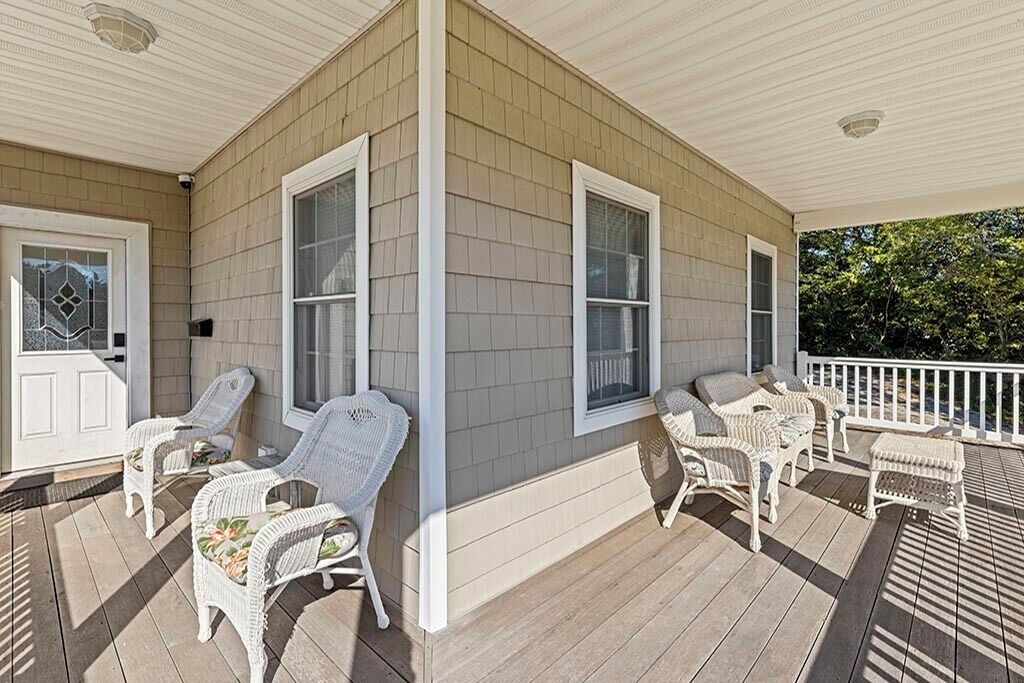 Photo of Patio Balcony in Town Bank