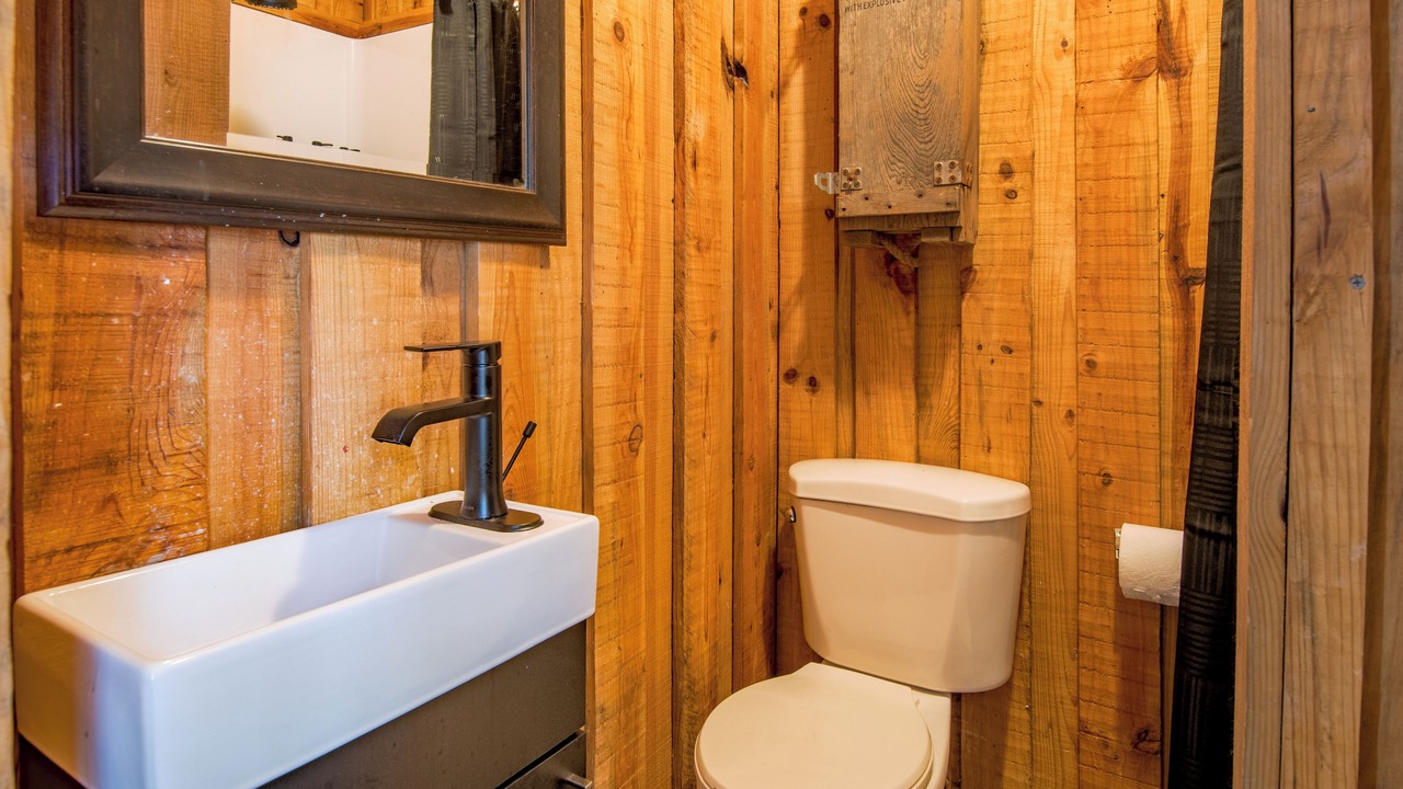 Photo of Bathroom in Rising Fawn