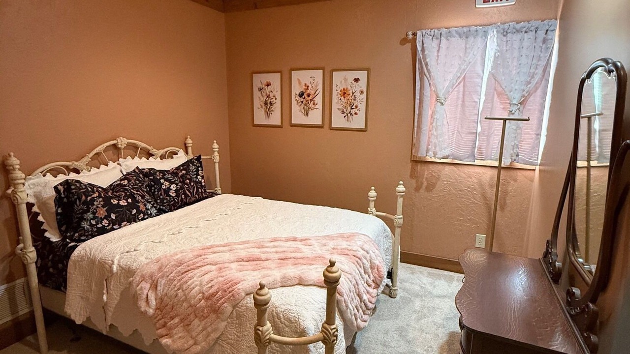 Photo of Bedroom in Winfield
