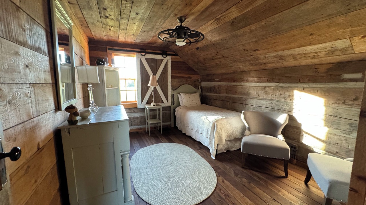Photo of Bedroom in Alden