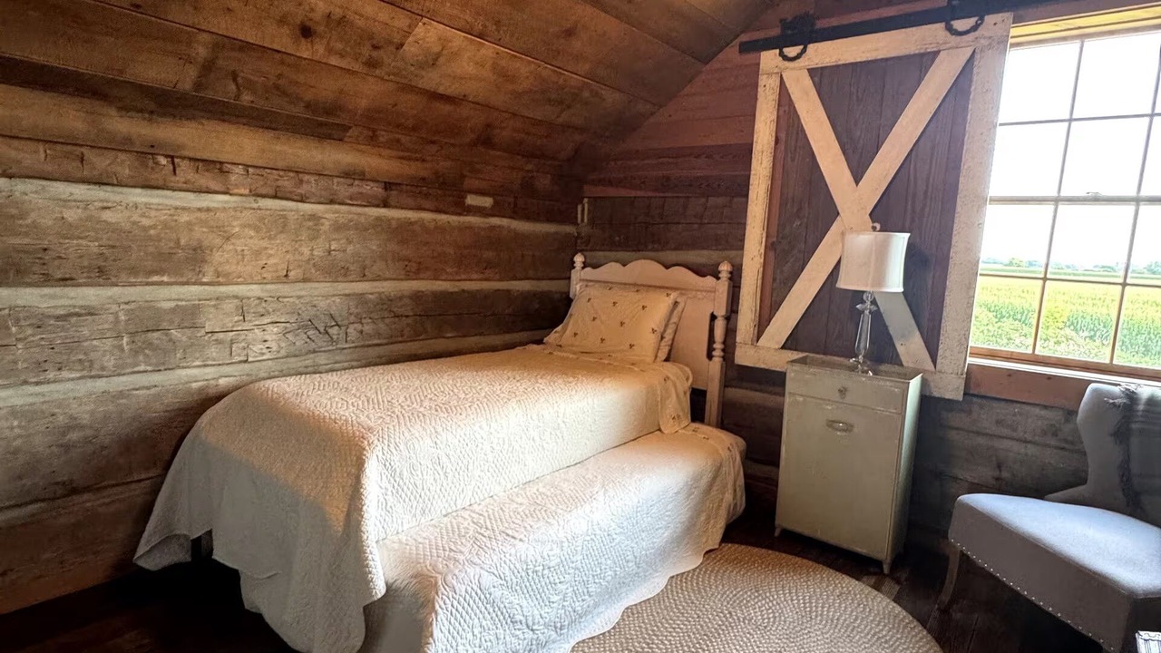 Photo of Bedroom in Alden