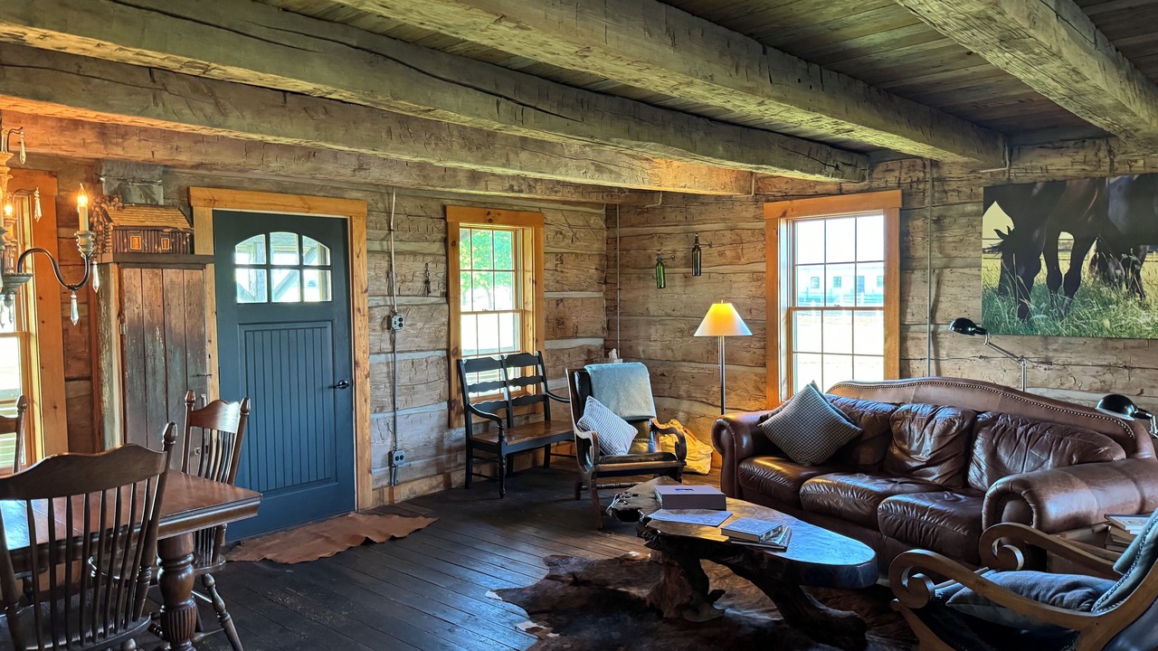 Photo of Livingroom in Alden