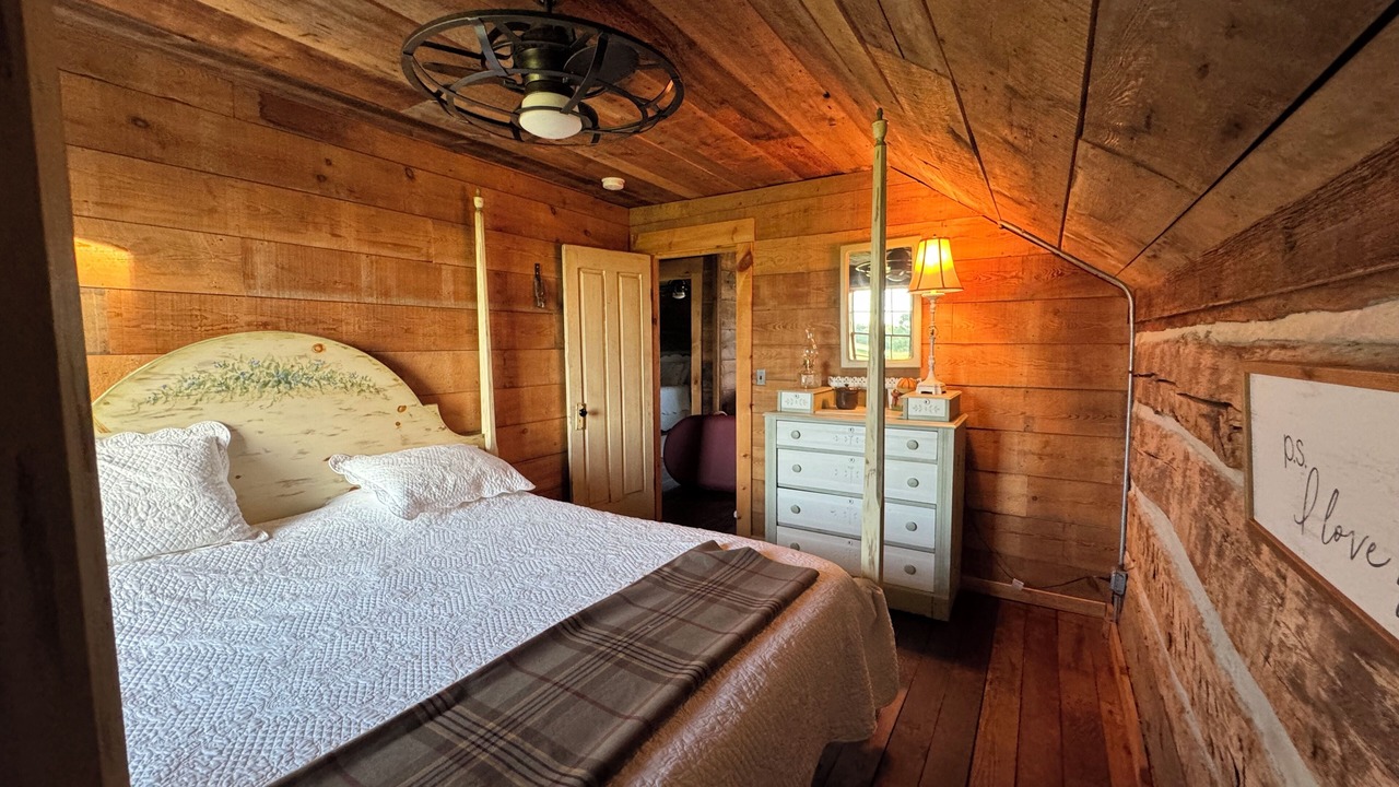 Photo of Bedroom in Alden