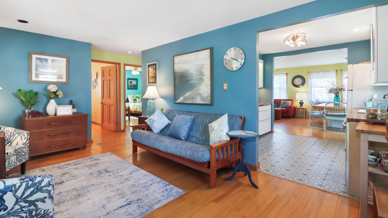 Photo of Livingroom in Town Bank