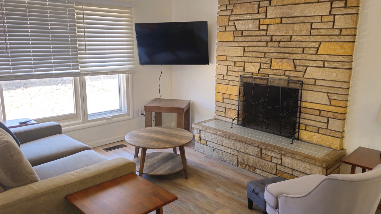 Photo of Livingroom in Iowa City