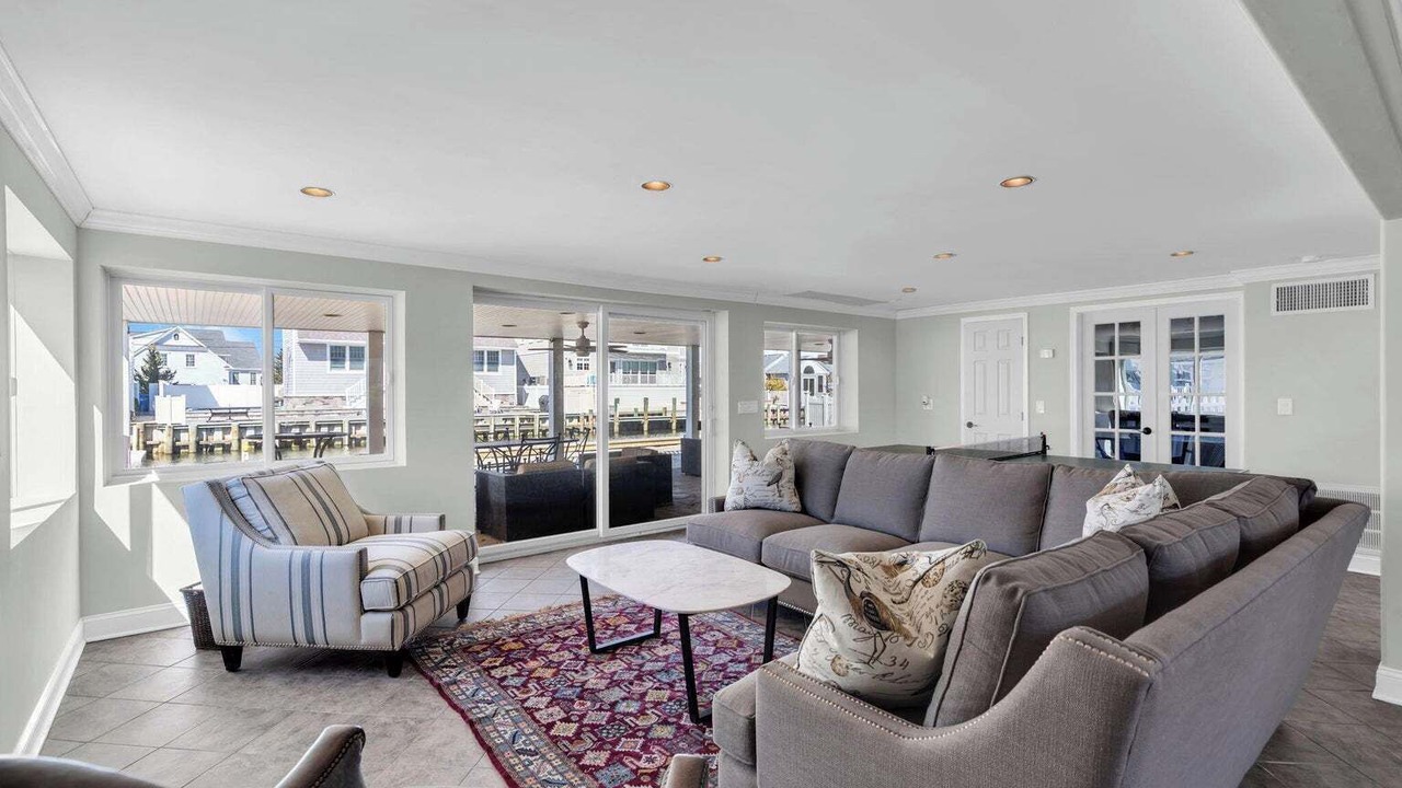Photo of Livingroom in Mantoloking