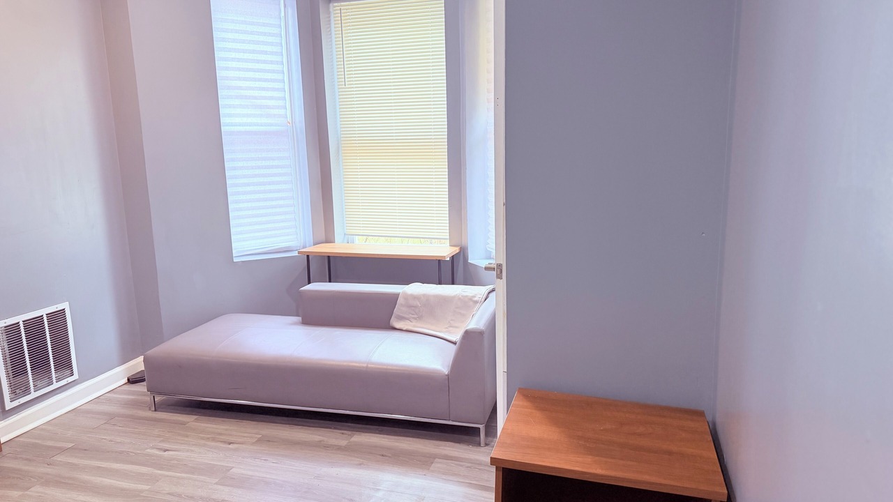 Photo of Livingroom in West Forest Park
