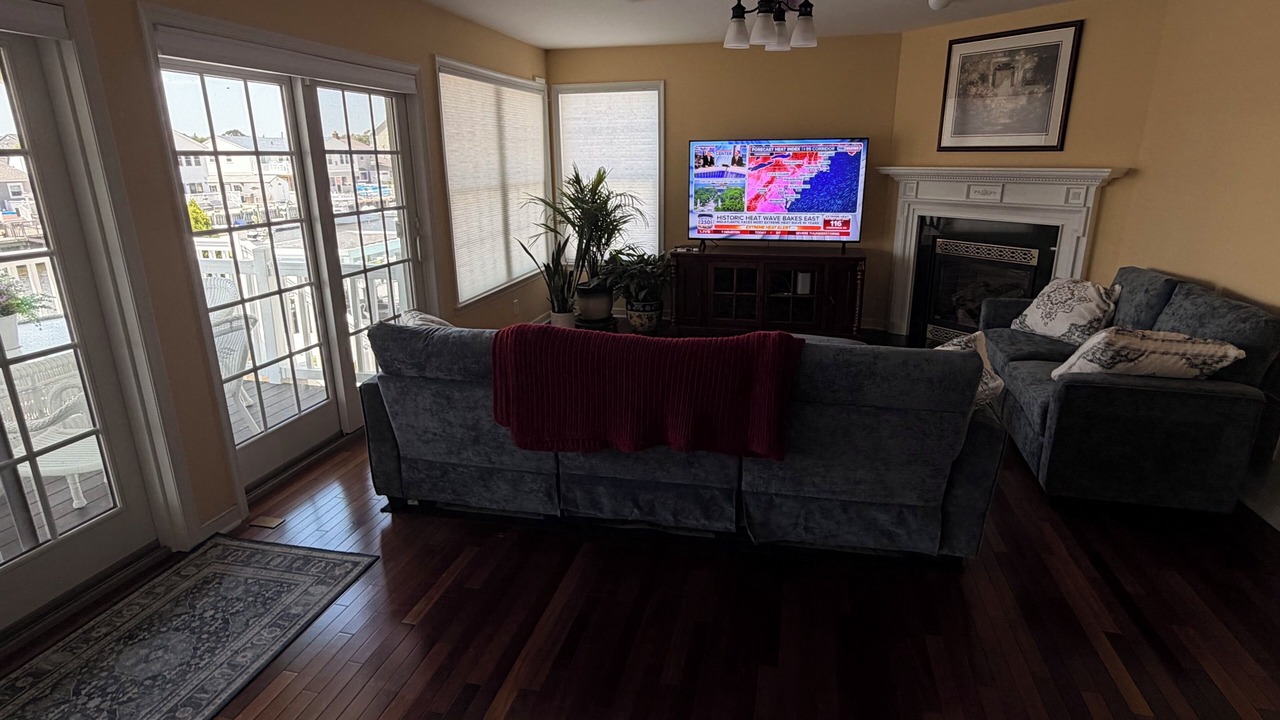Photo of Livingroom in Osborn Island