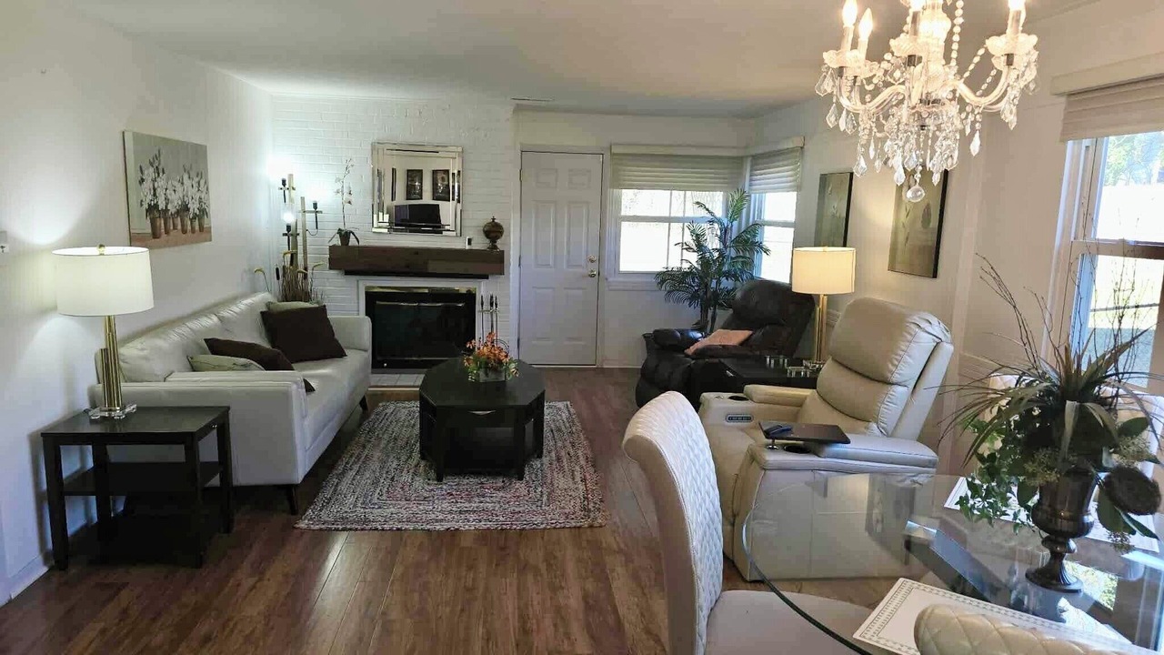 Photo of Livingroom in Oak Ridge