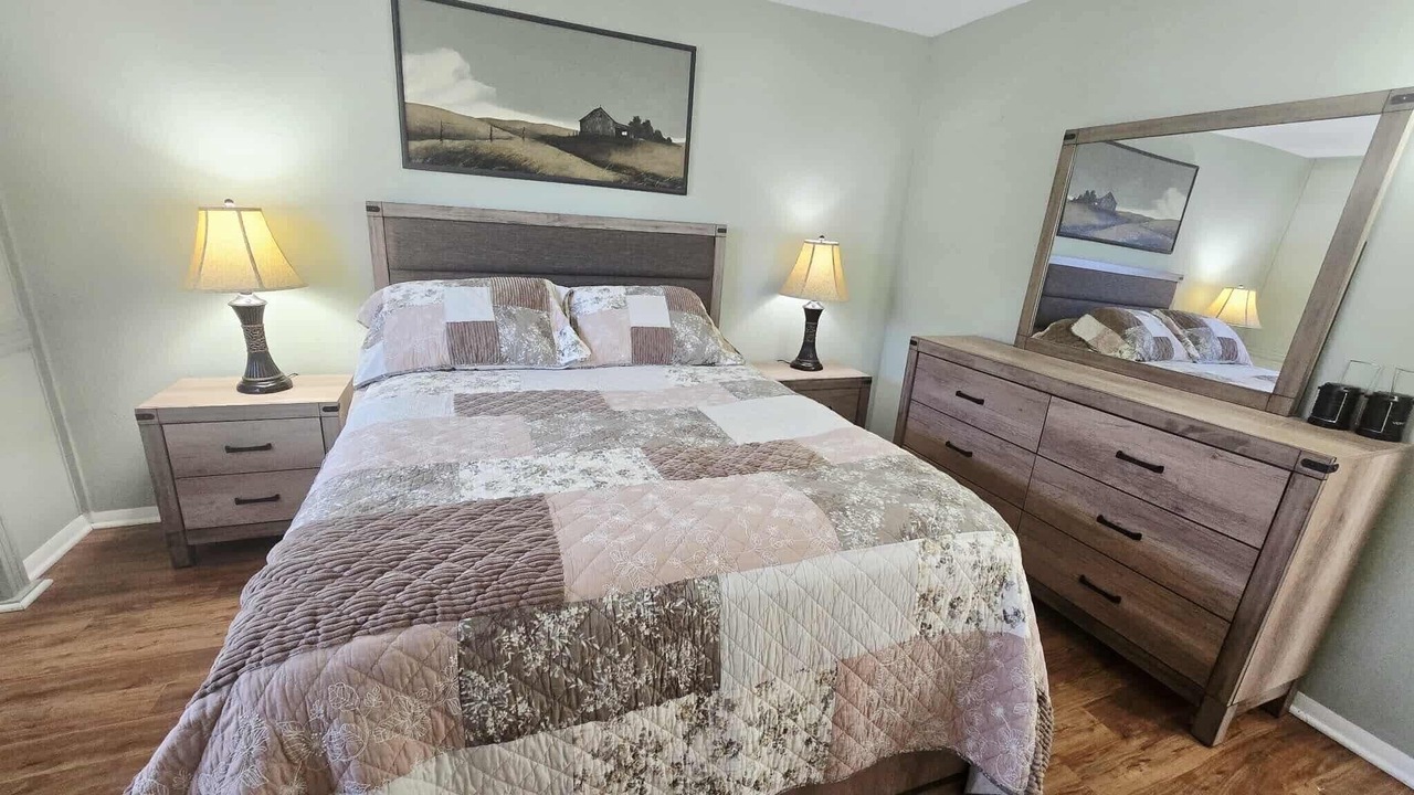 Photo of Bedroom in Oak Ridge