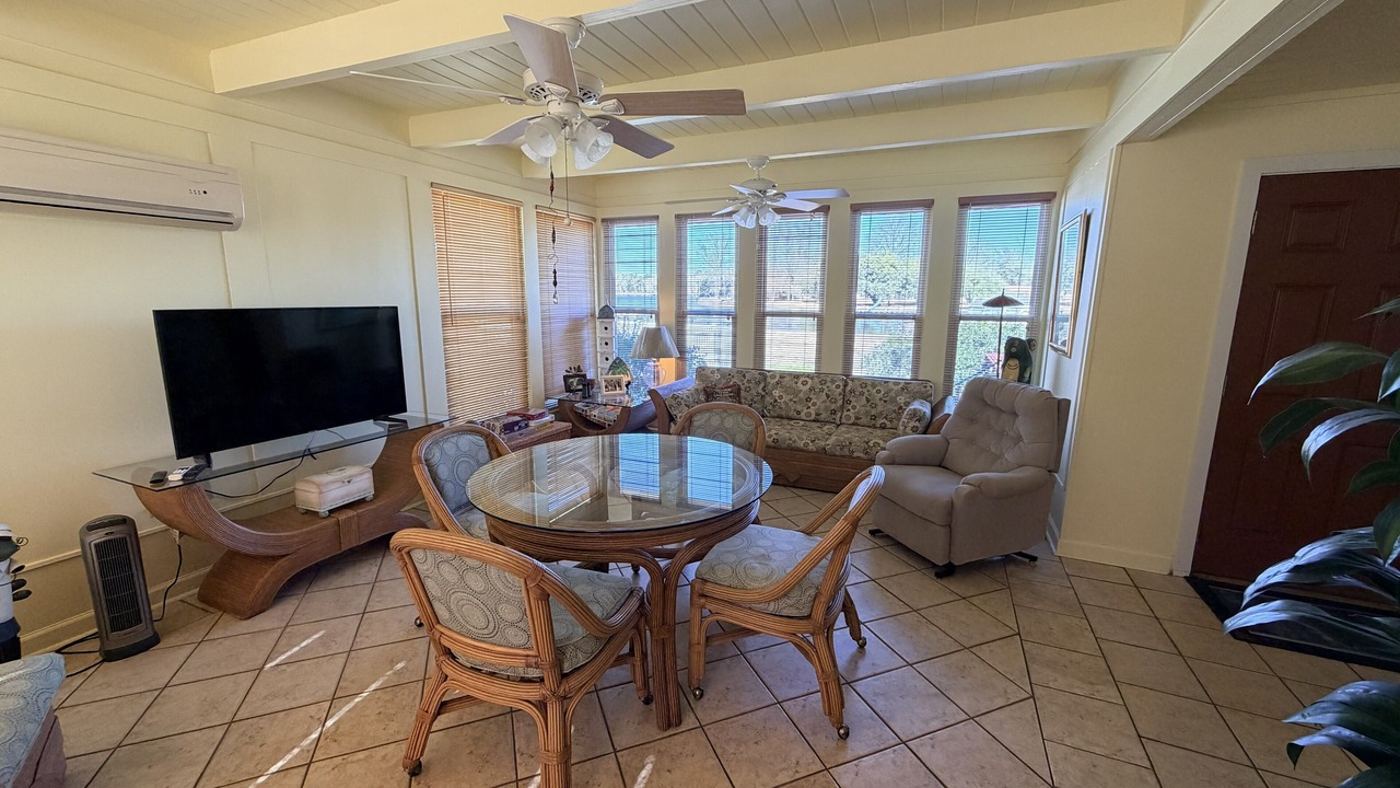 Photo of Livingroom in Summerton