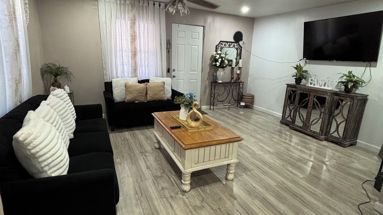 Photo of Livingroom in Turley