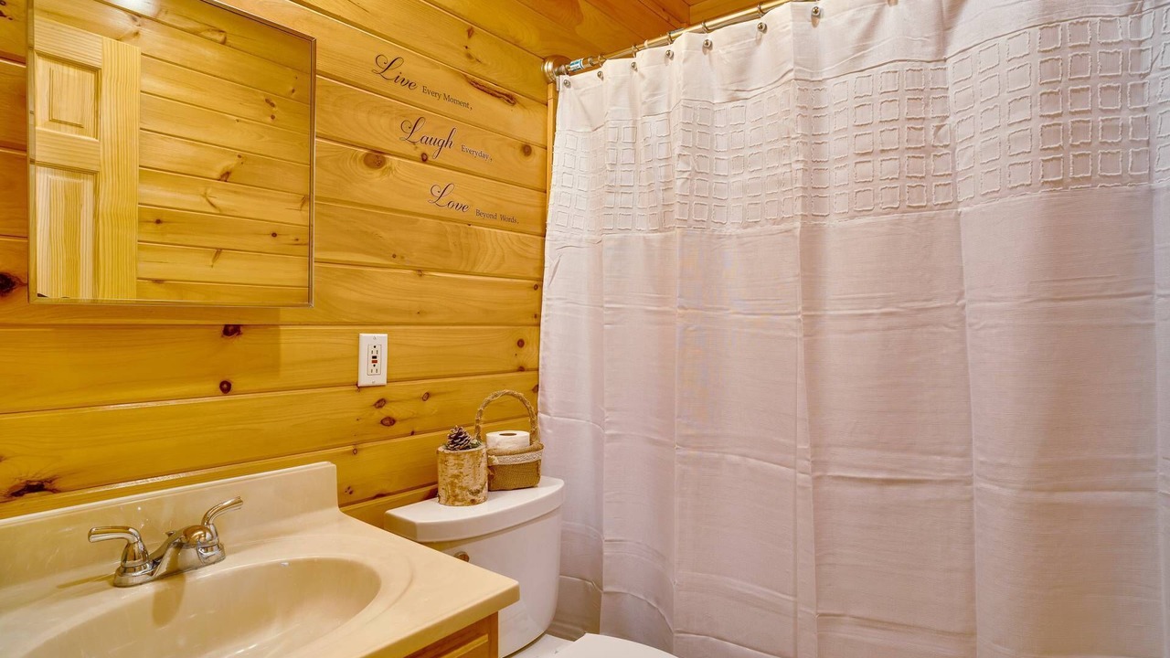 Photo of Bathroom in Rising Fawn