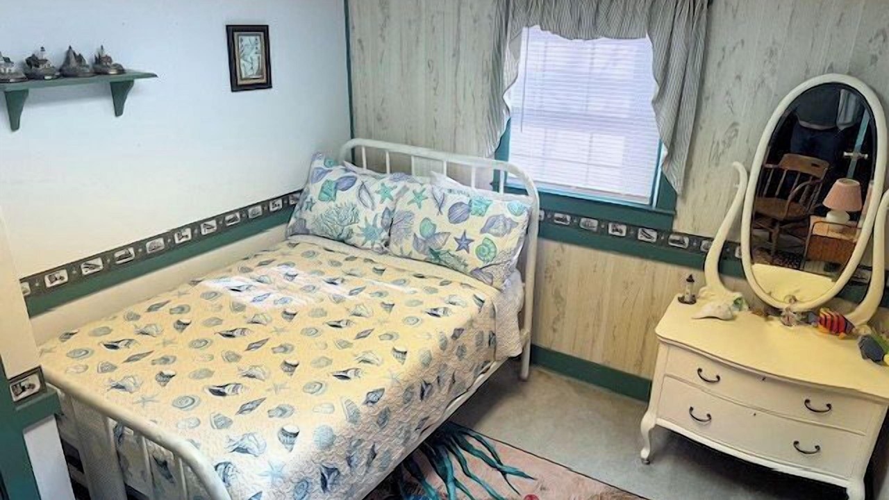 Photo of Bedroom in Deep Hole
