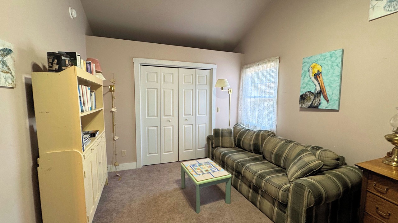 Photo of Livingroom in Deep Hole