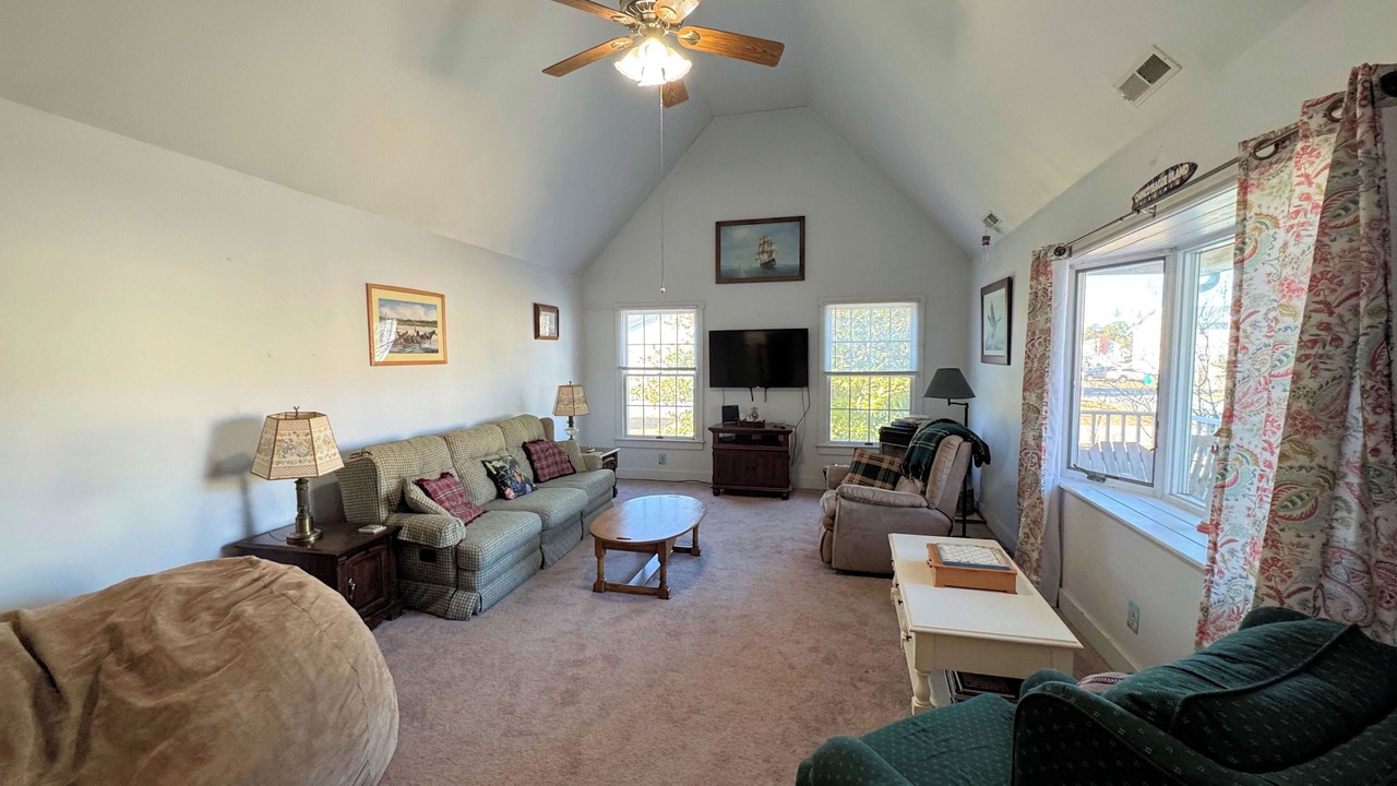Photo of Livingroom in Deep Hole
