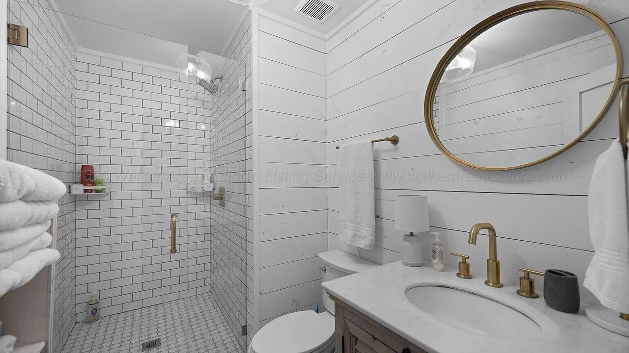 Photo of Bathroom in Jasper