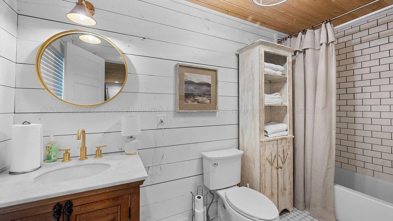 Photo of Bathroom in Jasper