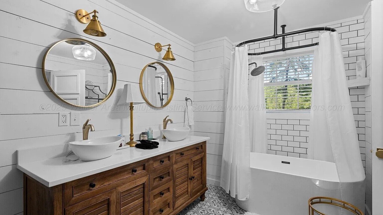 Photo of Bathroom in Jasper