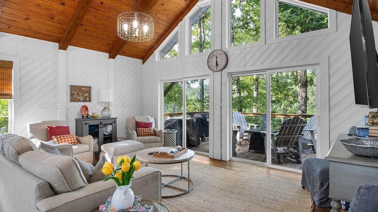 Photo of Livingroom in Jasper