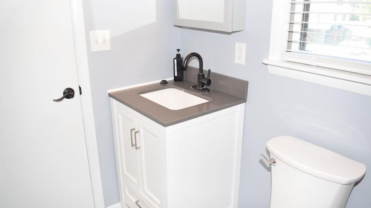 Photo of Bathroom in Deep Hole