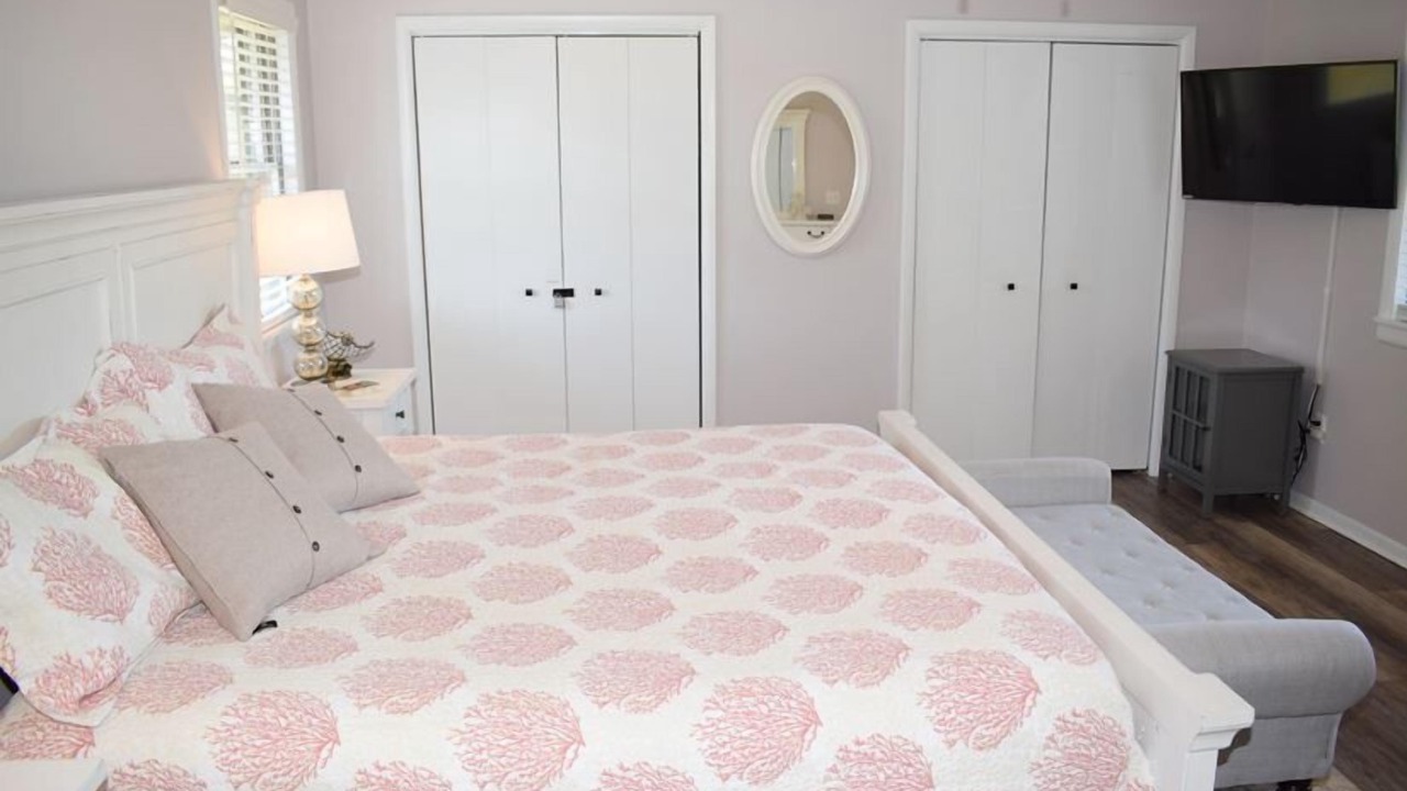 Photo of Bedroom in Deep Hole