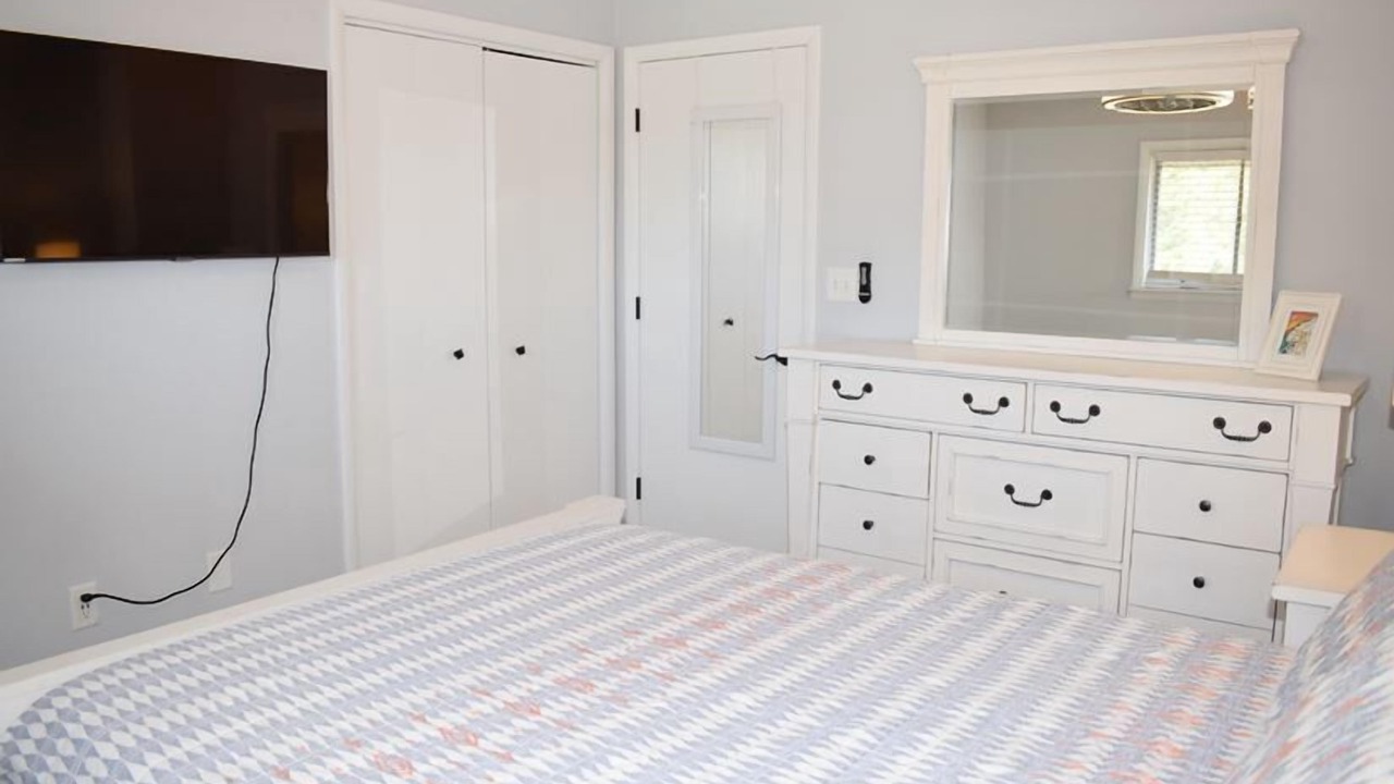 Photo of Bedroom in Deep Hole