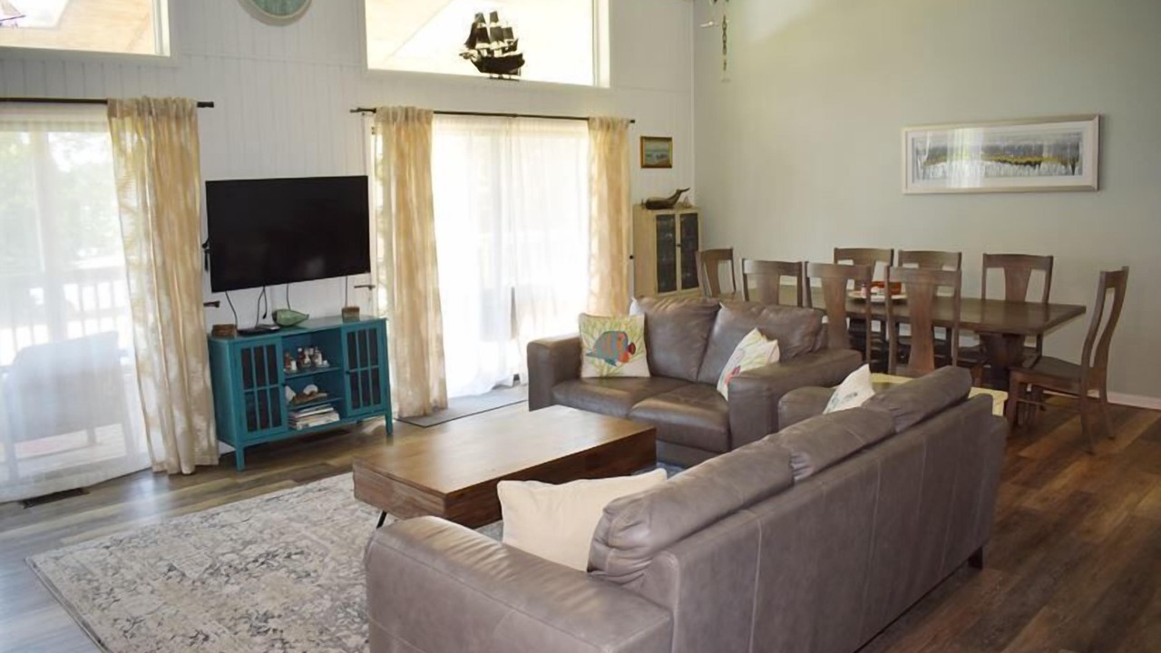 Photo of Livingroom in Deep Hole