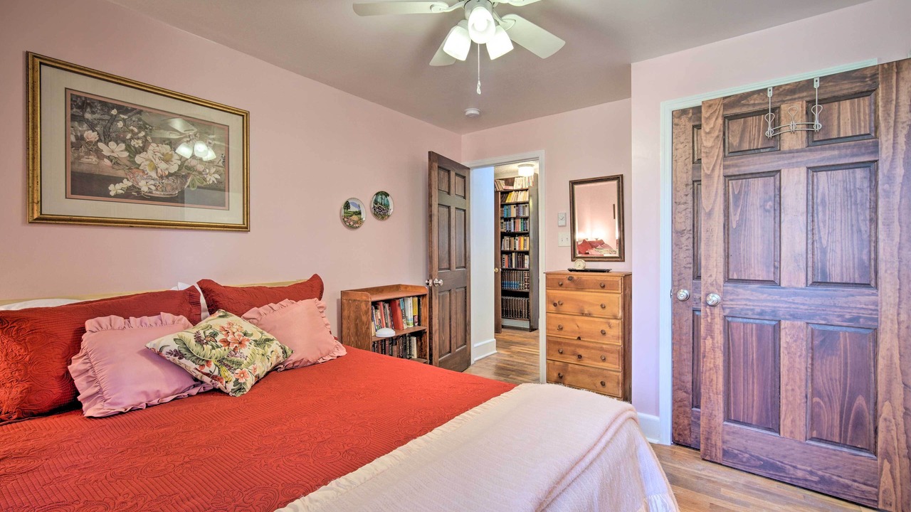 Photo of Bedroom in Cave Spring