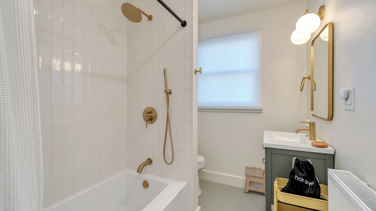Photo of Bathroom in Avalon