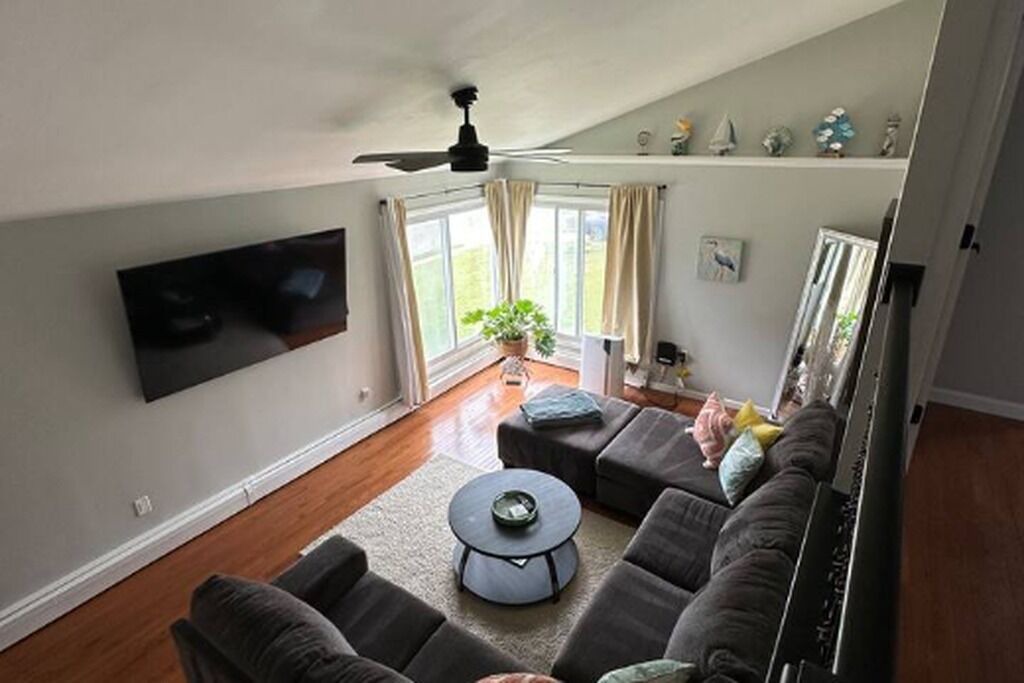 Photo of Livingroom in Neptune City
