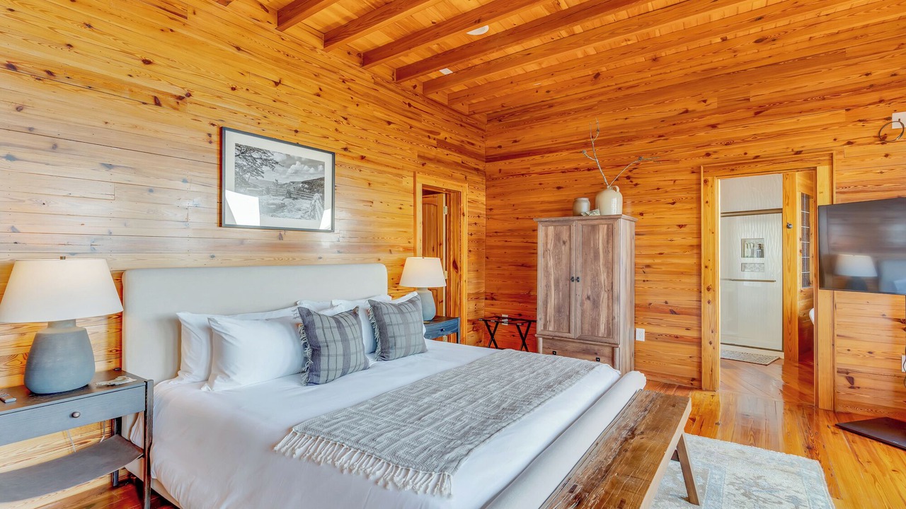 Photo of Bedroom in Menlo