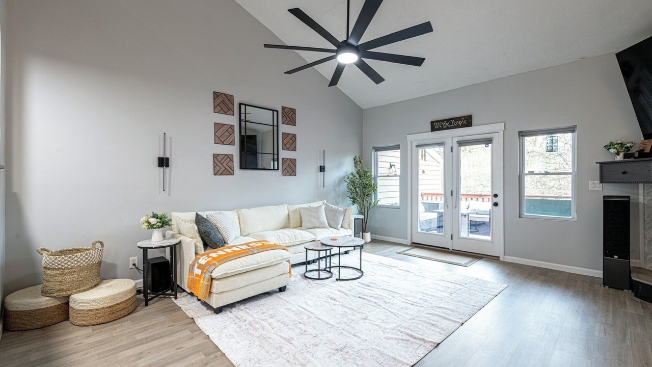 Photo of Livingroom in Knoxville