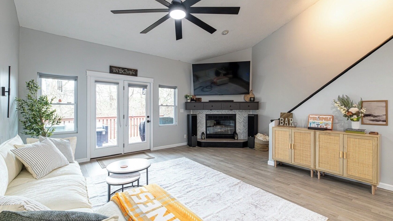 Photo of Livingroom in Knoxville