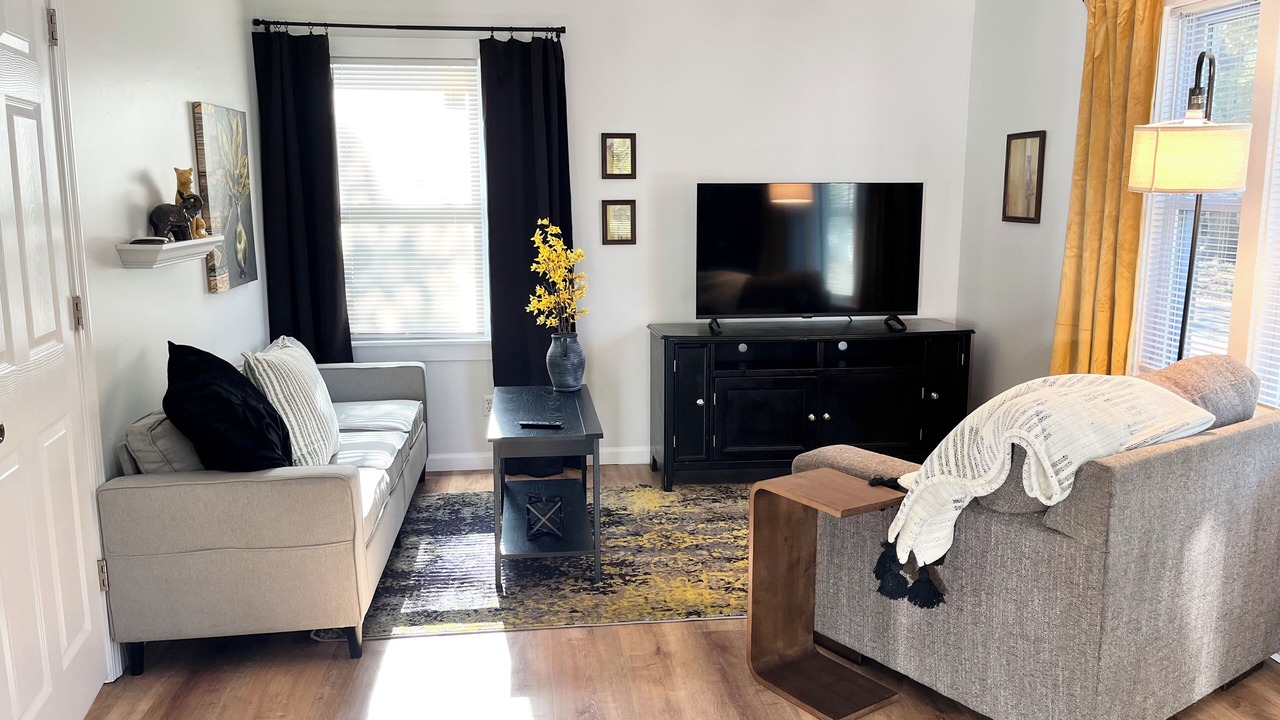 Photo of Livingroom in Kirksville