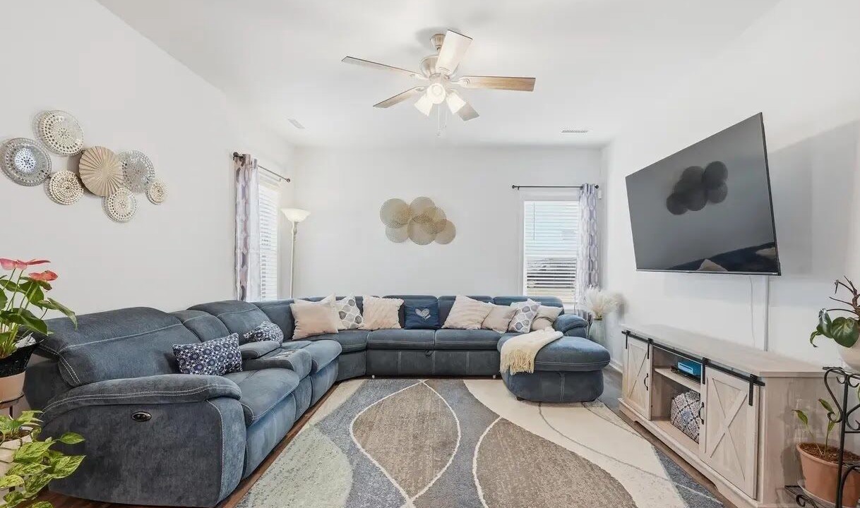 Photo of Livingroom in North Raleigh