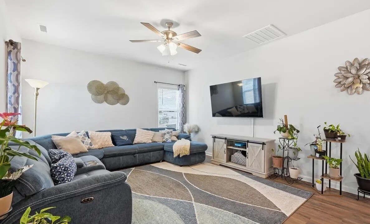Photo of Livingroom in North Raleigh