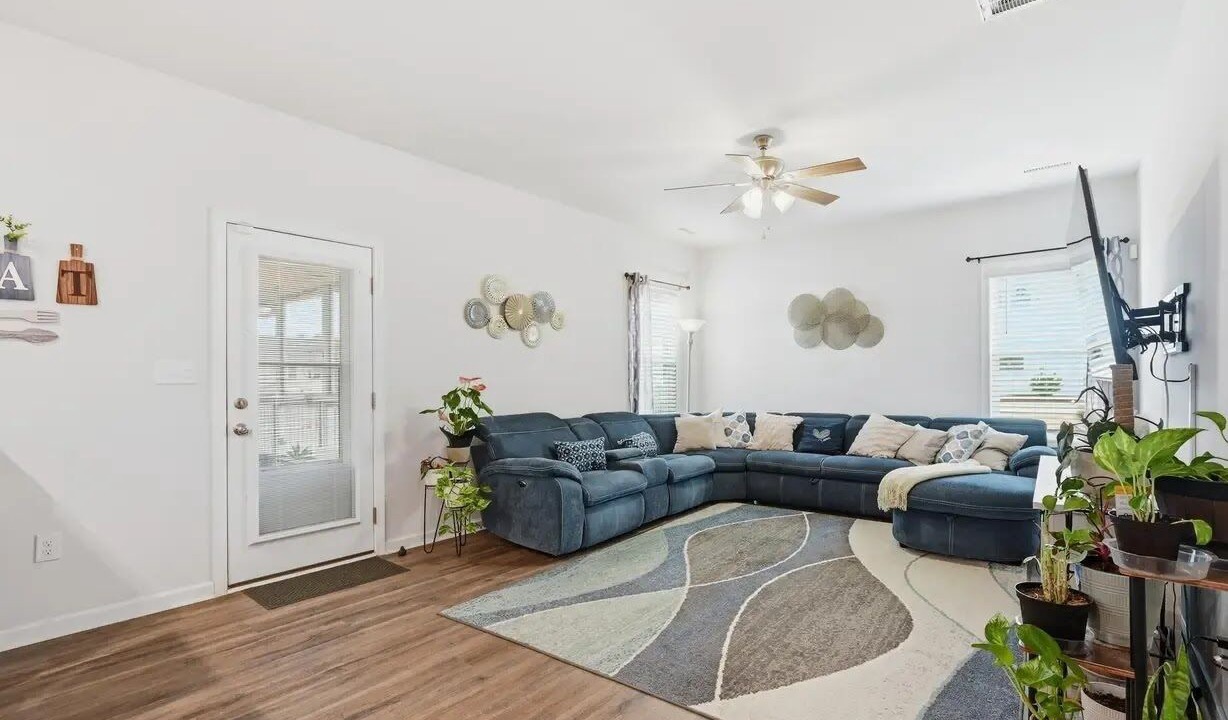 Photo of Livingroom in North Raleigh