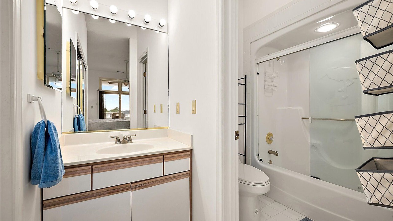 Photo of Bathroom in Heron Harbour Isle