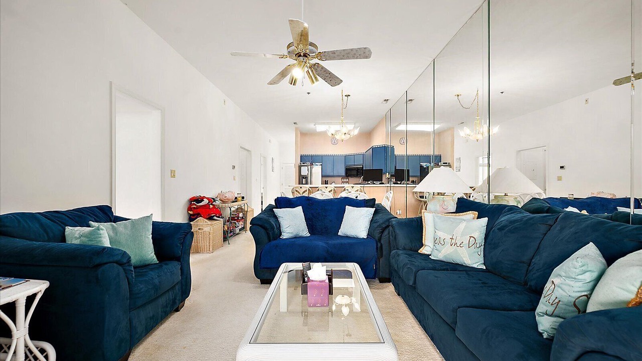 Photo of Livingroom in Heron Harbour Isle