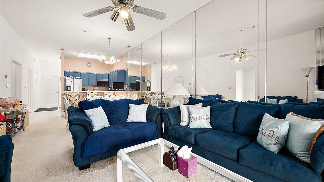 Photo of Livingroom in Heron Harbour Isle