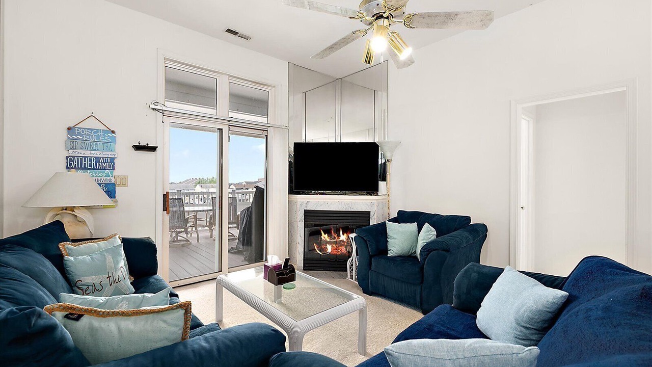 Photo of Livingroom in Heron Harbour Isle