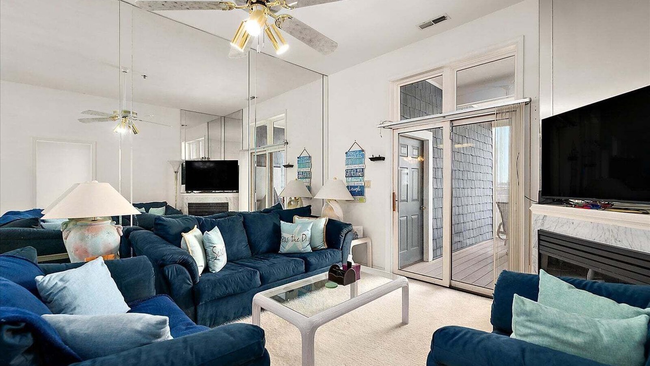 Photo of Livingroom in Heron Harbour Isle