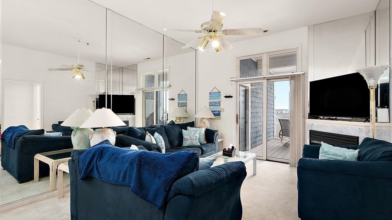 Photo of Livingroom in Heron Harbour Isle