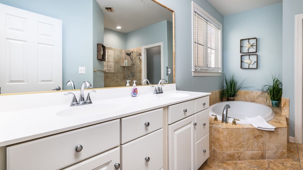 Photo of Bathroom in Sunset Island