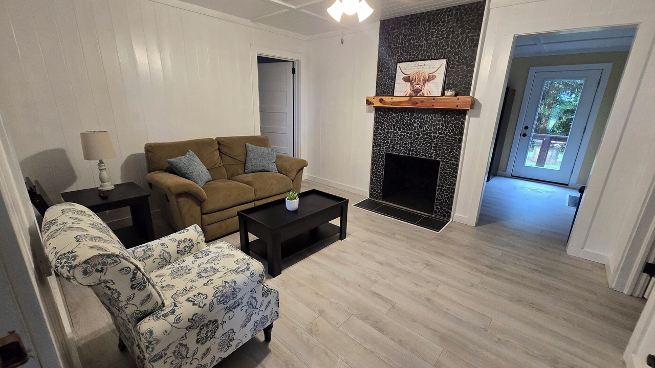 Photo of Livingroom in Newell