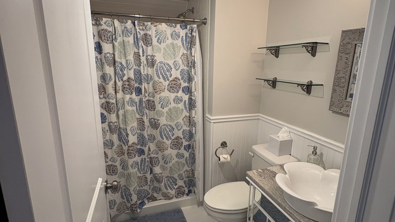 Photo of Bathroom in Wall