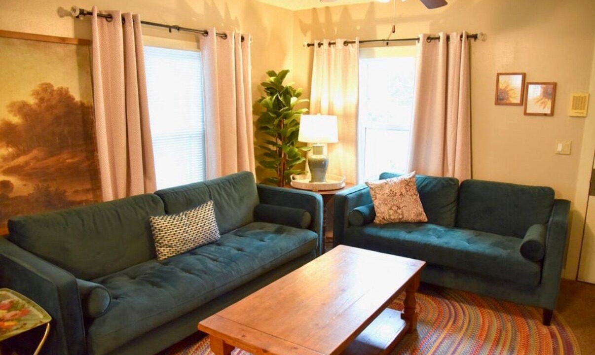Photo of Livingroom in Pierre