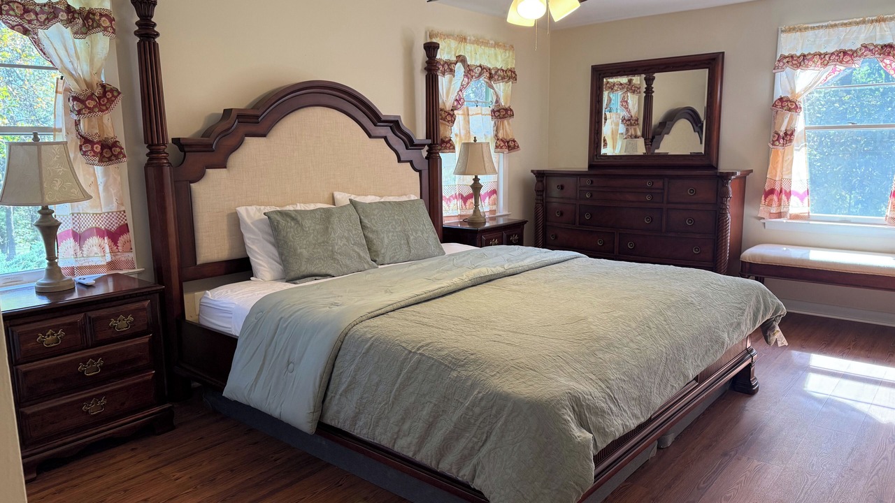 Photo of Bedroom in Bluemont