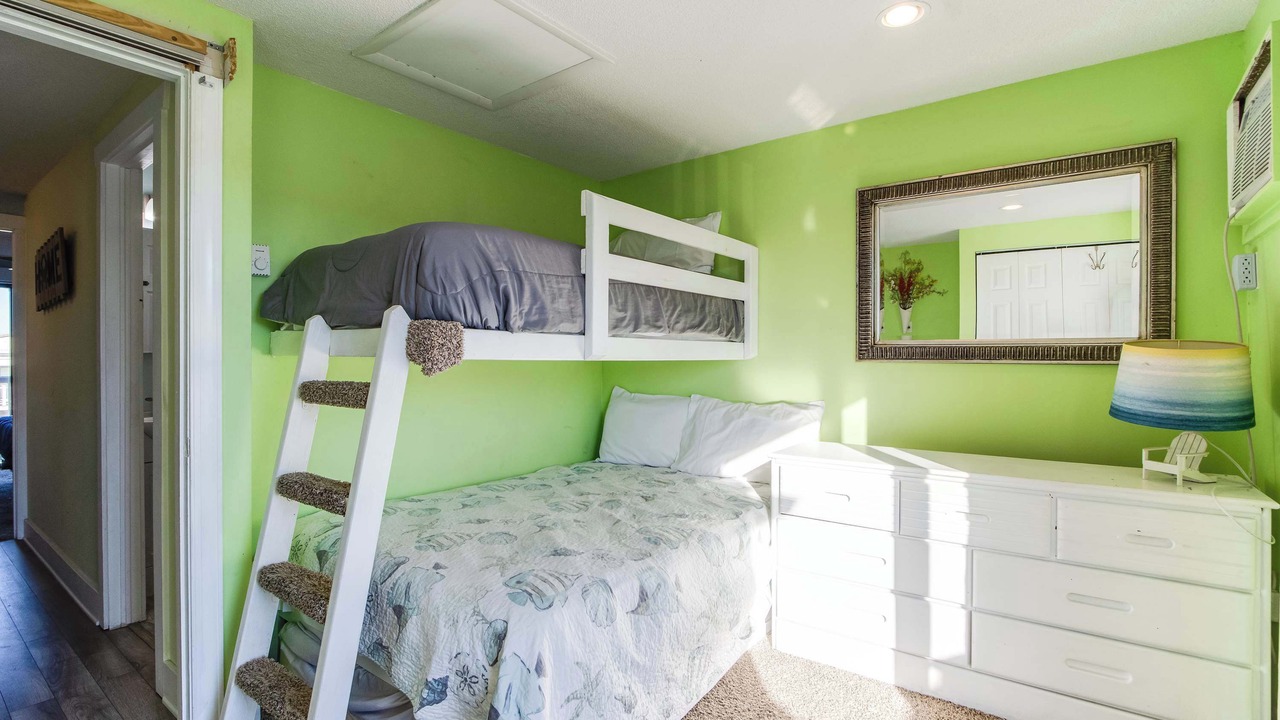 Photo of Bedroom in Heron Harbour Isle